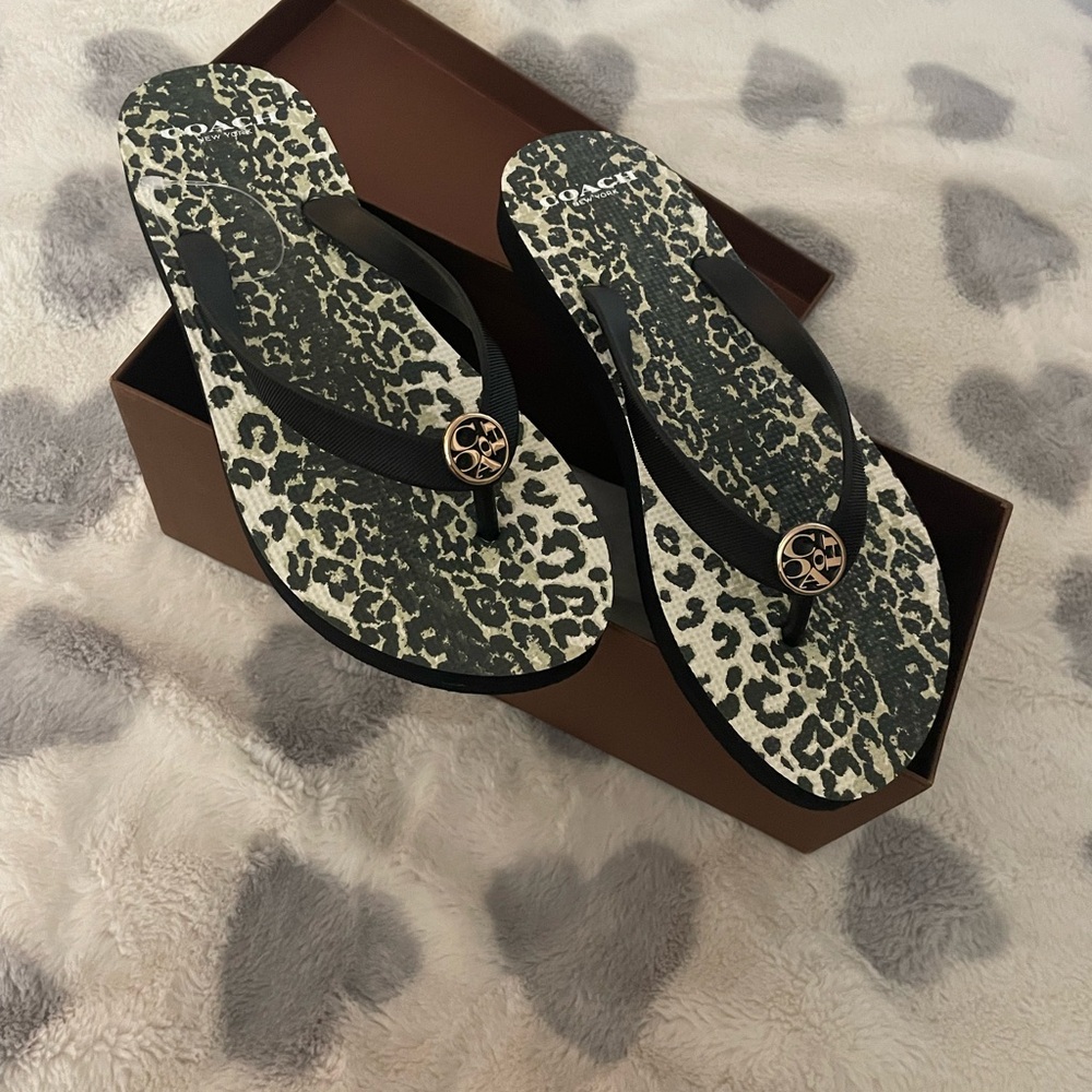 Coach Flip flops NEW Size 7 with box